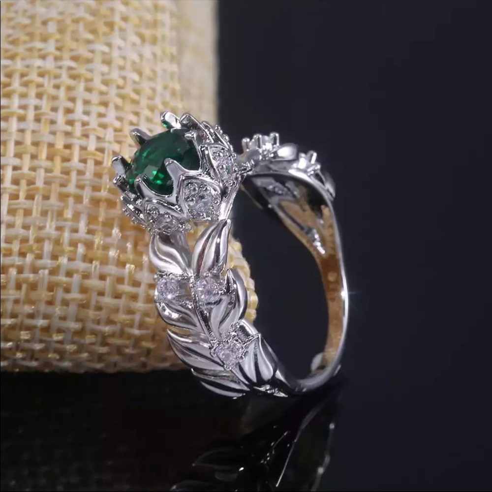 New Women’s Luxury 925 Silver Green Emerald Ring